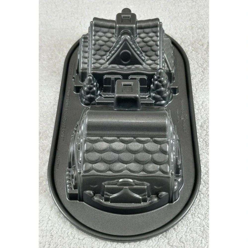 Nordic Ware Gingerbread House Duet Bundt Pan Mold 5 Cup USA Cast Aluminum *EUC*